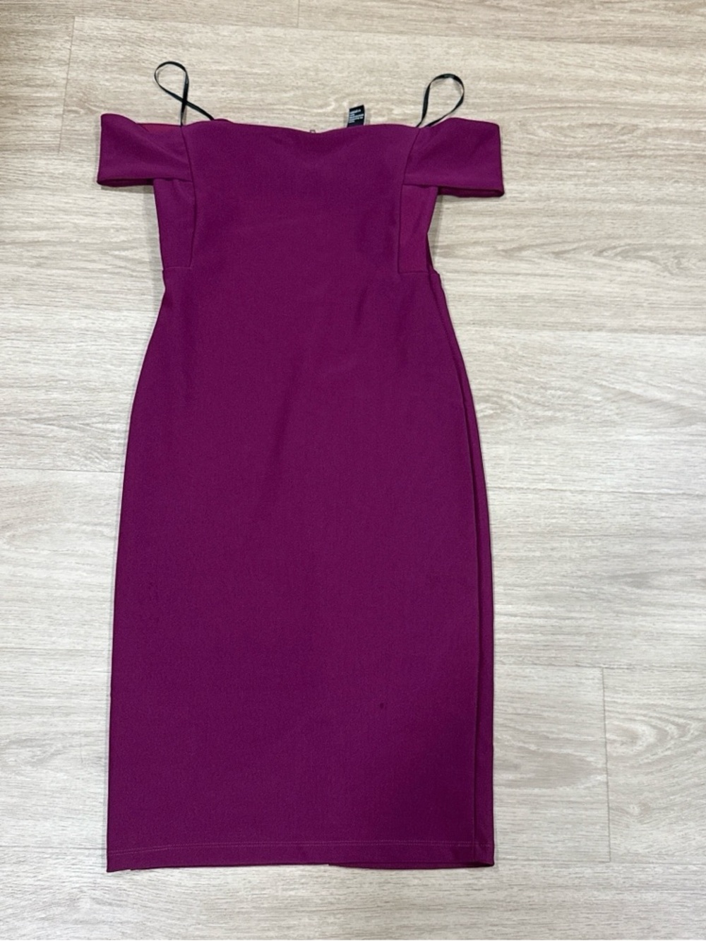 Forever 21 Off-Shoulder Midi Dr less in Magenta